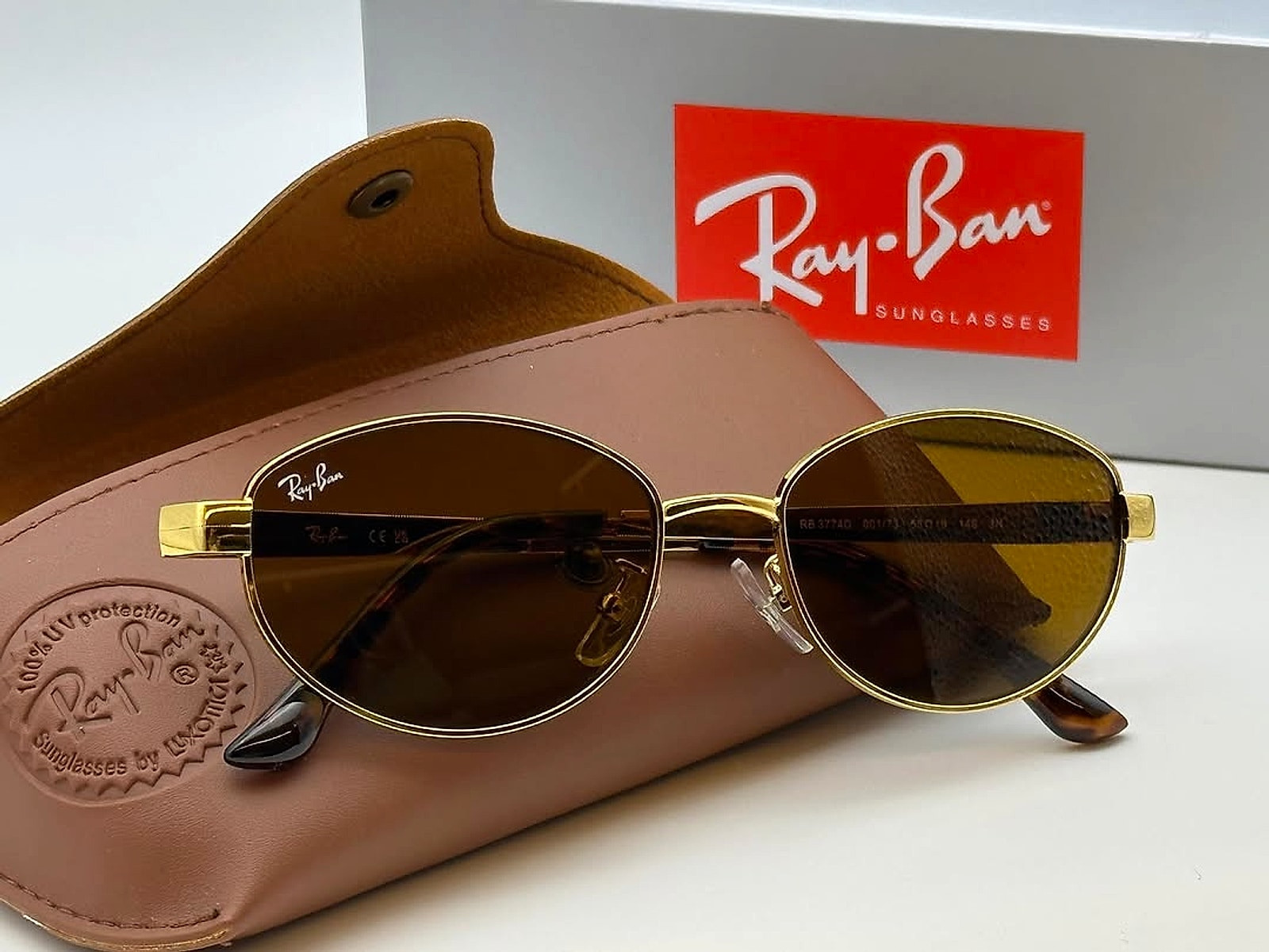 Arista In both Brown Gold and Dark Green GoldRB3774D